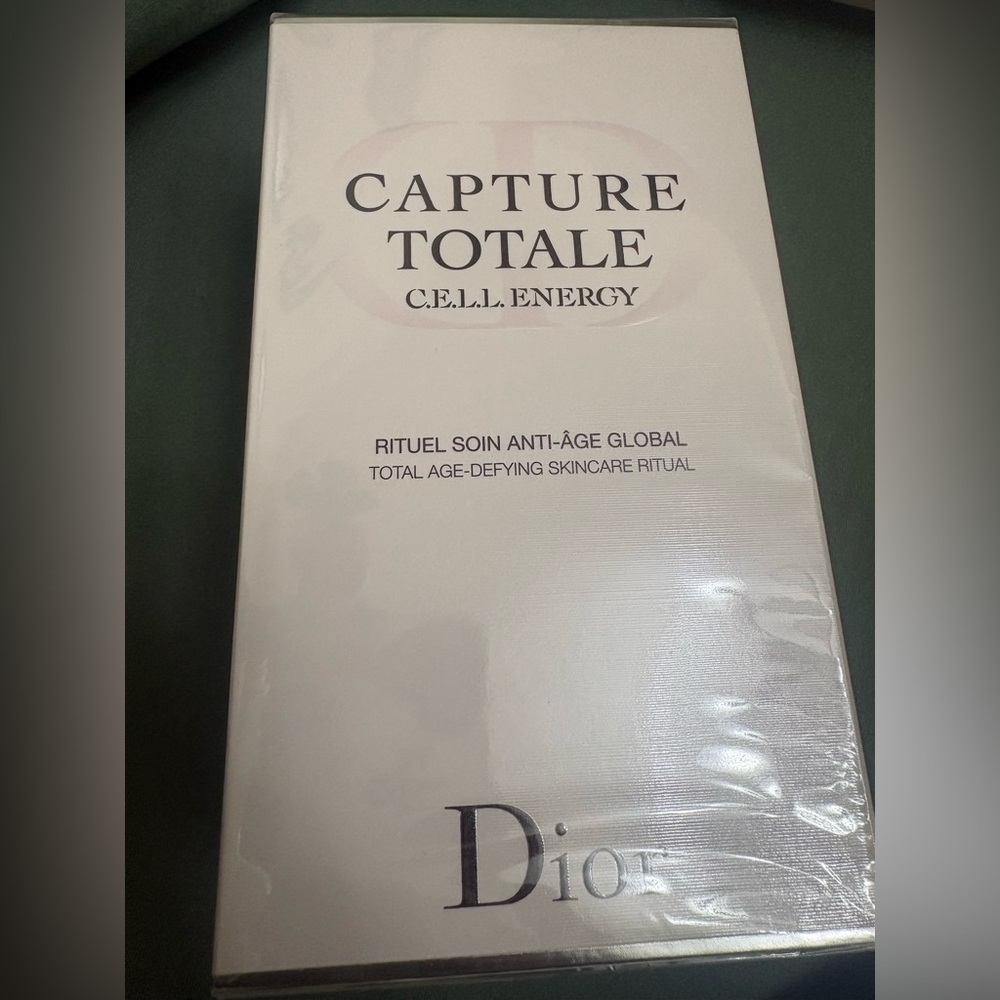 Dior Capture Totale C.E.L.L. Energy Skincare Box